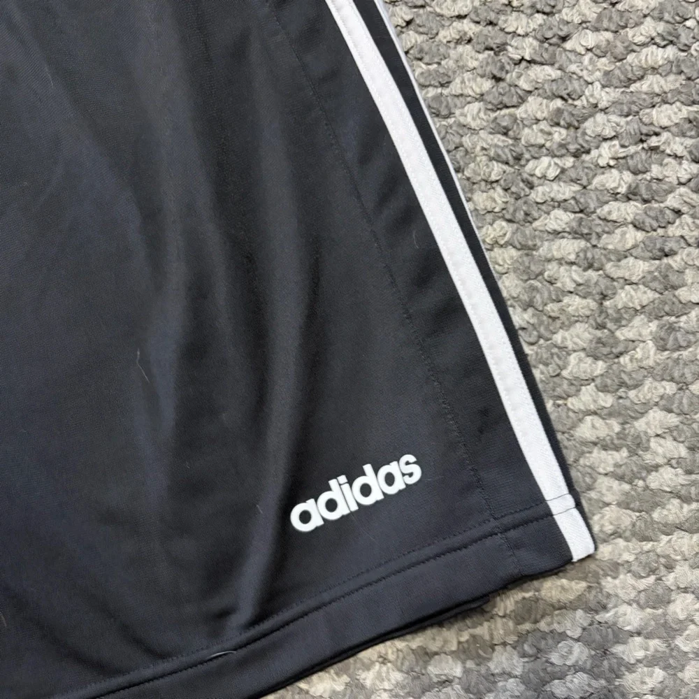 adidas classic black